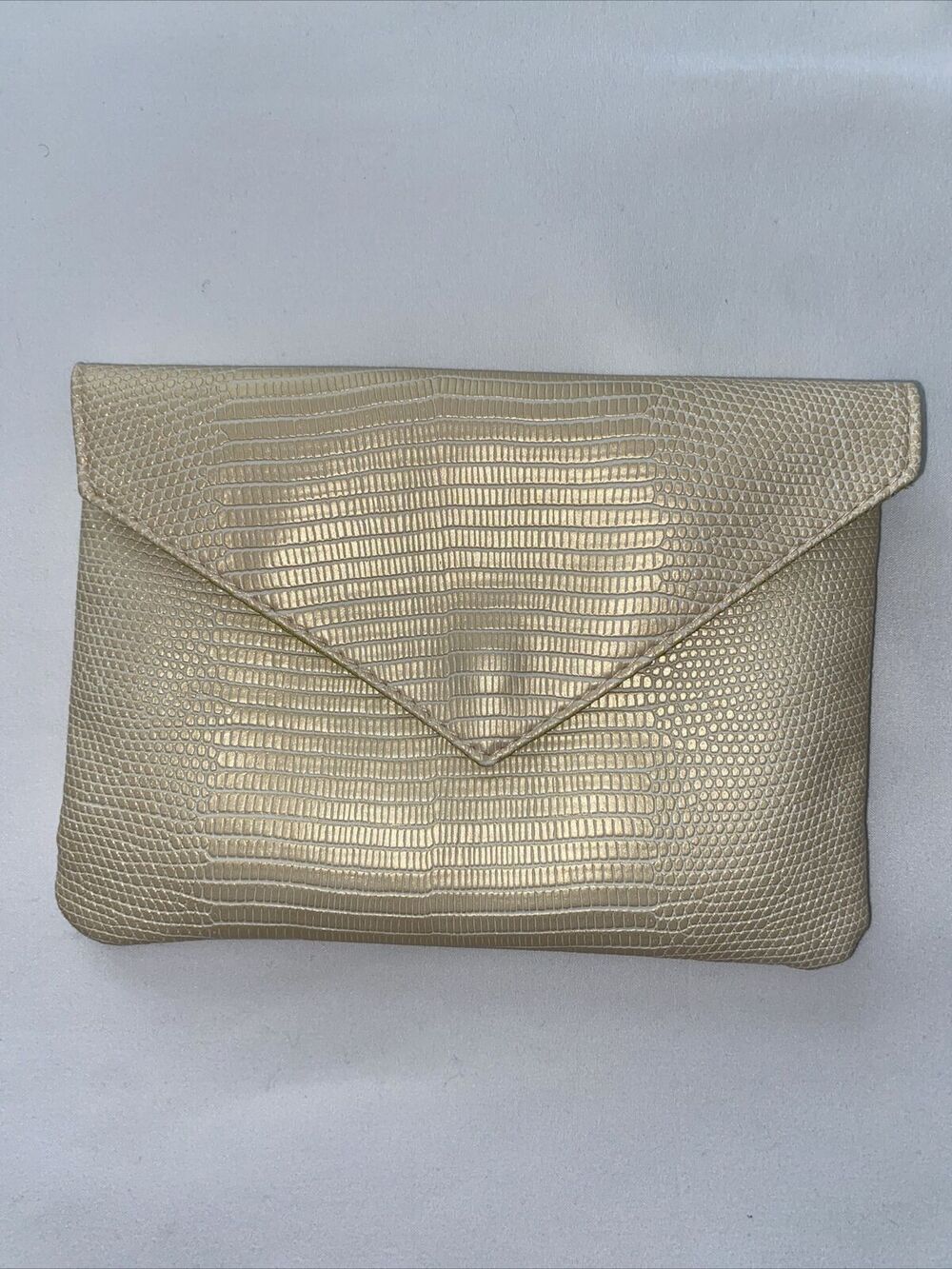 Ipsy Glam Bag August 2021 Beige/Green Faux Snake Envelope Cosmetic Makeup Bag